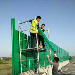 ������·�����ϣ�С������ǽ��װ