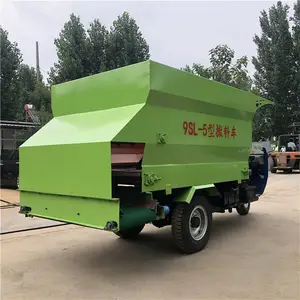兴安盟牧草撒料车 双侧抛料均匀喂料车 传送干湿草撒料车