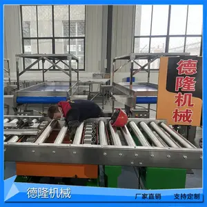 纸箱直角换向滚轮输送机顶升移栽动力辊道线码垛机器人抓取生产线