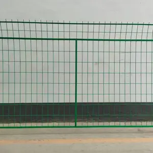 桥梁防护隔离网 绿色铁丝网公路隔离护栏网 园林绿化框架护栏