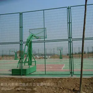 球场围网 学校操场篮球足球场围栏 运动体育场勾花隔离防护网