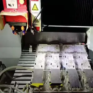 ���ͷ������������ؾ������CCD�ǿ�����Ƭ�����ǰ��ϳ��