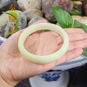 秦臻玉蓝田玉手镯