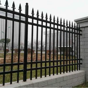 黑色防护栏杆 宏特定制镀锌穿插防护栏 隔离护栏分销商 庭院铁艺栅栏分销商