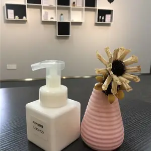 面部清爽呵护滋养霜_干燥季节用滋养霜_广州香莹呵护滋养霜化妆品代加工