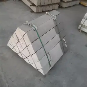 焕垚交通定制各类水泥标桩六棱柱三角桩均可定制