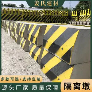 �����л�����Ԥ��ˮ��ո��ٵ�·��Ե��ȫ��ʩ��ײ����Χ��ʯ�ֵ����������������