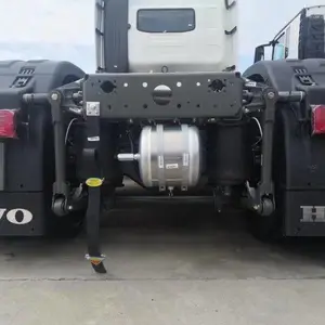 重汽豪沃T7H国五440马力危险品牵引车曼白色