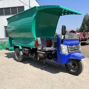 中小型牛场撒草机 牛羊饲喂撒草车 电动三轮抛料车