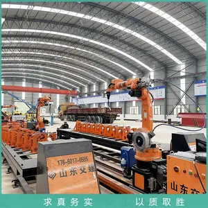 格栅焊接机器人施工现场实拍 采用相机寻位 七轴联动