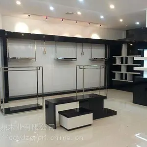 承接各类成都女装烤漆展柜、女装展示柜、女装道具展示架定做厂家