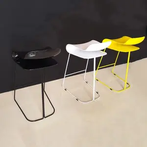 北欧网红小型奶茶店桌椅户外小圆桌铁艺甜品咖啡桌洽谈靠背休闲椅