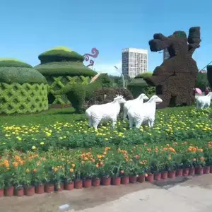 五颜六色的雕塑城市户外道路绿化颜色鲜艳的节庆雕塑