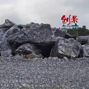 ��ɽʯ����С��������ƣ�԰�ֳ��þ��۵�׺ʯ�ģ���ʯͷ�۸�ֵ����Ǯ