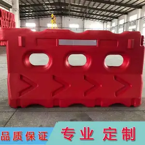 �������½�����������ˮ�� ��ɫ��ˮ���ط�ײ����Χ��