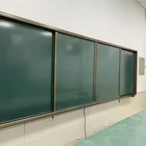 �����ڰ��ѧ���Ҷ�ý�����һ����װ��̰��׻ư�����ѧУ�ɶ���