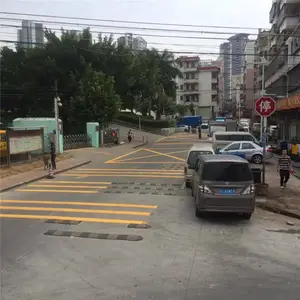 �鰲ͨ���ϵ�·���߸���ʩ���� С��ͣ������λ����