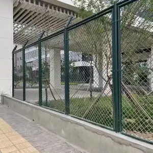 厂区保税区围墙钢丝网围栏 菱形孔防护网 隔离护栏网