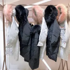 品牌折扣服装直播货源,风暴大毛领羽绒服冬装,品牌折扣女装库存尾货批发