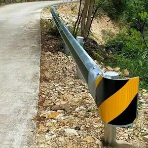 道路两边防撞波形围栏 可预埋或法兰款式 承接安装支持定制