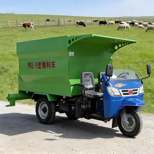 立式车载绞龙拌料撒料车 牛羊养殖场饲喂车 五立方全日粮自动抛草车
