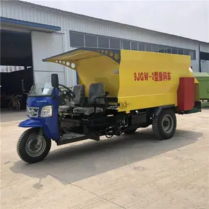 牲畜养殖撒料车 大型养殖喂料车型号