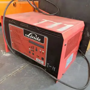 青岛叉车铅酸电瓶智能充电器/拓驰24V20A全自动充电机工厂