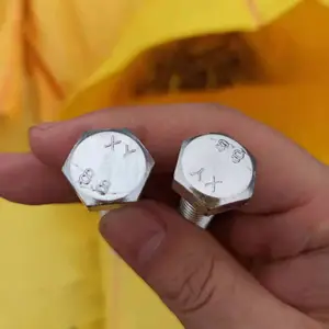 ���۵��п��˨������ʴ�Ժã����ϸ�¾��ȣ����ױ���ʴ�������Һ������ڲ�
