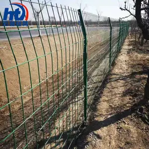 场地围栏网 护栏网围栏网 护栏网铁丝网 铁丝围栏网