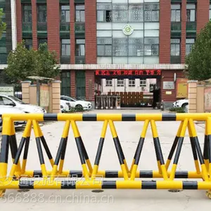 防撞拒马带刺围栏 三角架子重型路障 滑轮拒马移动护栏