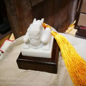 陕西特色蓝田玉印章雕刻工艺品 白玉印玺定制
