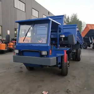 泸州山区中间驾驶的毛竹运输四不像车