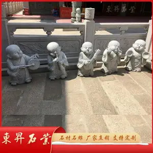 日式石雕小和尚 大雄宝殿外小沙弥雕刻 奇趣景观装饰