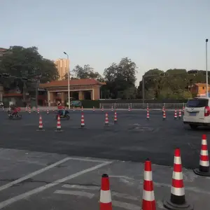 供应60/75公分高工地警示路锥 红白塑料橡胶圆锥
