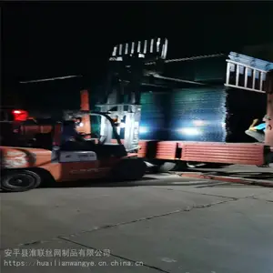 浸塑镀锌管护栏_耐磨损护栏_淮联场区围网护栏厂家报价