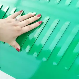 ������·�����ϣ�С������ǽ��װ