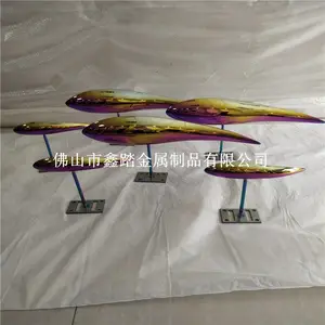 河南售楼部中心水景七彩镜面不锈钢抽象鱼雕塑实物效果图