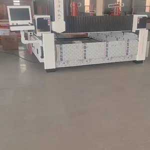 �����մ���ǽװ�������и��豸 �����е ����Һѹ��վ
