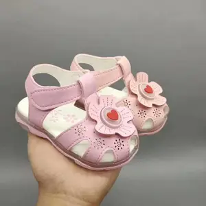 浙江温州品牌一手货源学步婴儿鞋批发发光爱心花朵夏季宝宝凉鞋