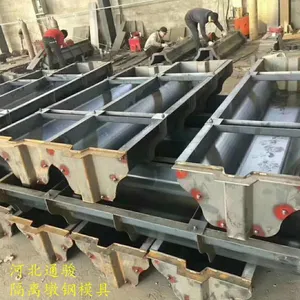 高速隔离墩钢模具安装步骤