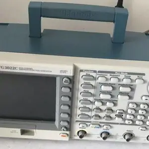 ���Ⲩ�η�����AFG3022C���� AFG3022C�չ�