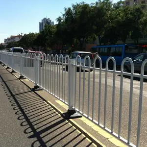南沙道路中间隔离栏 实心钢京式护栏铸铁底座 广州市政护栏生产厂家