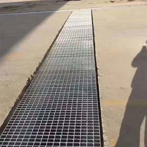 ��п������ˮ���ǰ� ���������͸ָ�� ӭ��������̤����