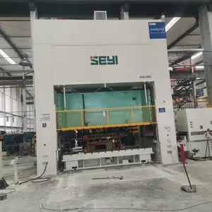 杨力冲床翻新，旧磨床喷漆，机械设备翻新改色