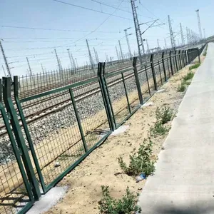 东联网栏现货供应铁路防护网、金属隔离护栏、防护栅栏