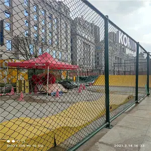 体育场护栏网厂 足球场围栏网 4米高篮球场围网厂家