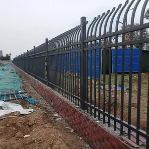 宝鸡栅栏铁艺小区护栏阳台扶手别墅护栏栅栏市政围栏造型护栏栅栏美化围挡