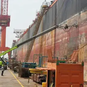 用于清除大型船舶 储油罐表面附着物和铁锈的船舶除锈机器人