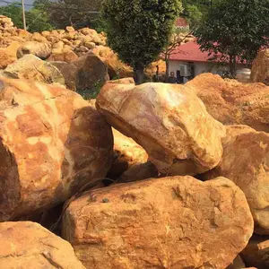 鄂州黄蜡石驳岸石鱼池石 大小规格齐全颜色***万吨可售