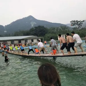 水陆两用网红桥 小伙美女晃起来 网红摇摆桥一起摇摆